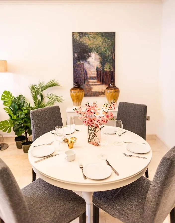 Palm Jumeirah Grandeur Residences, Private Pool & Beach Dubai 0*,  United Arab Emirates