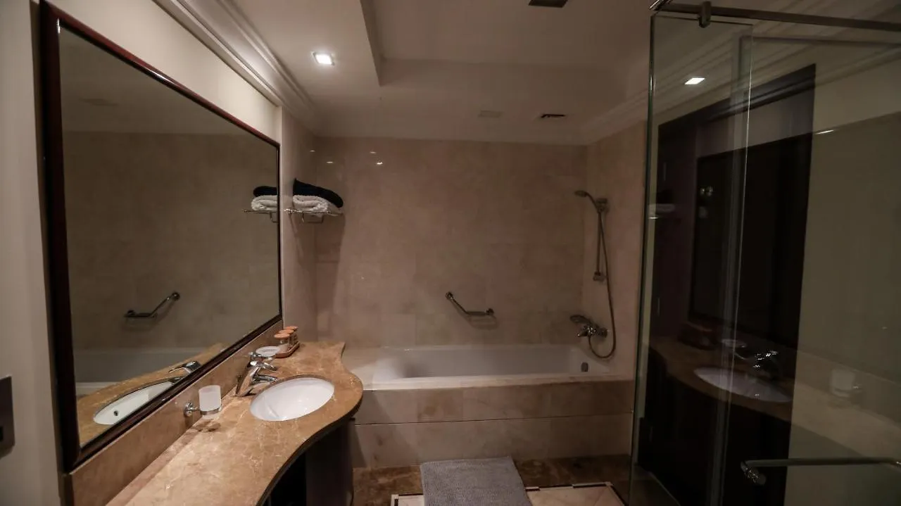 Palm Jumeirah Grandeur Residences, Private Pool & Beach Dubai Apartment